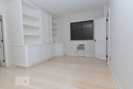 Apartamento para alugar com 270m², 3 quartos e 2 vagas Apartamento para alugar com 270m², 3 quartos e 2 vagasSala de TV