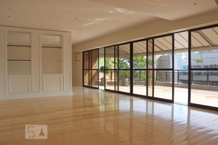 Sala de apartamento para alugar com 3 quartos, 270m² em Barra da Tijuca, Rio de Janeiro