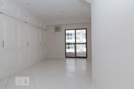 Apartamento para alugar com 270m², 3 quartos e 2 vagas Apartamento para alugar com 270m², 3 quartos e 2 vagasSuíte 2