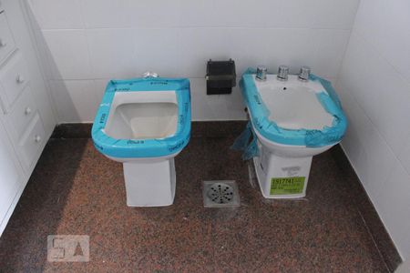 Apartamento para alugar com 270m², 3 quartos e 2 vagas Apartamento para alugar com 270m², 3 quartos e 2 vagasBanheiro da Suite 2