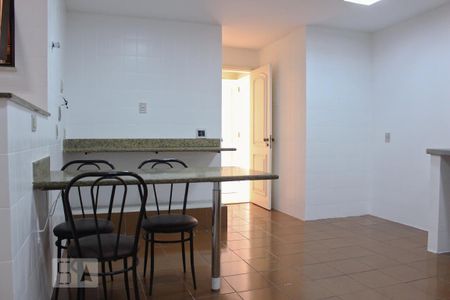 Apartamento para alugar com 270m², 3 quartos e 2 vagas Apartamento para alugar com 270m², 3 quartos e 2 vagasCozinha