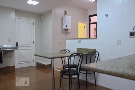 Apartamento para alugar com 270m², 3 quartos e 2 vagas Apartamento para alugar com 270m², 3 quartos e 2 vagasCozinha