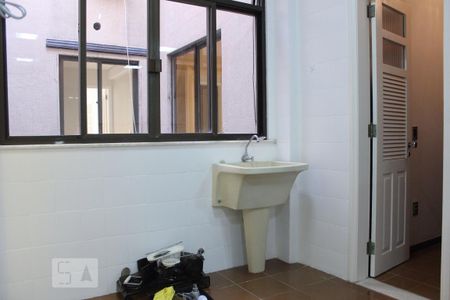 Apartamento para alugar com 270m², 3 quartos e 2 vagas Apartamento para alugar com 270m², 3 quartos e 2 vagasArea de Serviço