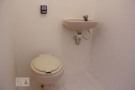 Apartamento para alugar com 270m², 3 quartos e 2 vagas Apartamento para alugar com 270m², 3 quartos e 2 vagasBanheiro de Serviço