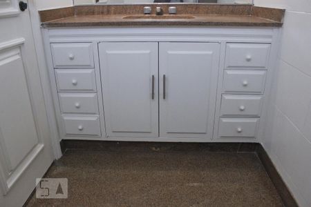 Apartamento para alugar com 270m², 3 quartos e 2 vagas Apartamento para alugar com 270m², 3 quartos e 2 vagasBanheiro da Suite 1
