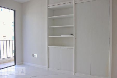 Apartamento para alugar com 270m², 3 quartos e 2 vagas Apartamento para alugar com 270m², 3 quartos e 2 vagasQuarto