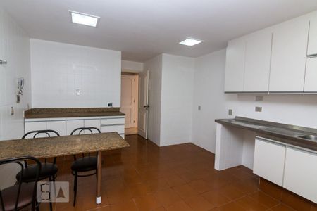 Apartamento para alugar com 270m², 3 quartos e 2 vagas Apartamento para alugar com 270m², 3 quartos e 2 vagasCozinha