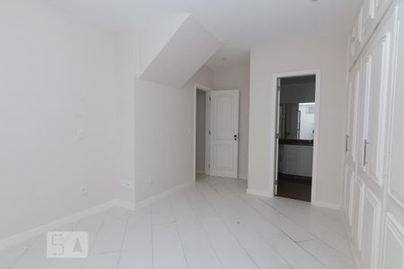 Apartamento para alugar com 270m², 3 quartos e 2 vagas Apartamento para alugar com 270m², 3 quartos e 2 vagasSuíte 2