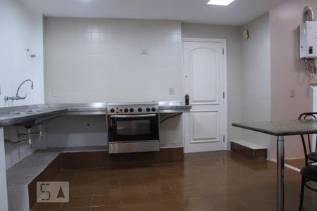 Apartamento para alugar com 270m², 3 quartos e 2 vagas Apartamento para alugar com 270m², 3 quartos e 2 vagasCozinha