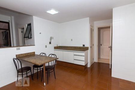 Apartamento para alugar com 270m², 3 quartos e 2 vagas Apartamento para alugar com 270m², 3 quartos e 2 vagasCozinha