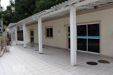 Apartamento à venda com 80m², 3 quartos e 1 vagaSalão de festas - entrada