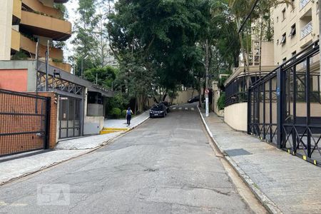 Apartamento à venda com 210m², 4 quartos e 3 vagas Apartamento à venda com 210m², 4 quartos e 3 vagasVista da Rua