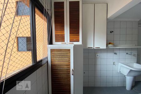 Apartamento à venda com 210m², 4 quartos e 3 vagas Apartamento à venda com 210m², 4 quartos e 3 vagasÁrea de Serviço