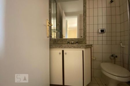 Apartamento à venda com 210m², 4 quartos e 3 vagas Apartamento à venda com 210m², 4 quartos e 3 vagasBanheiro da Suíte 2