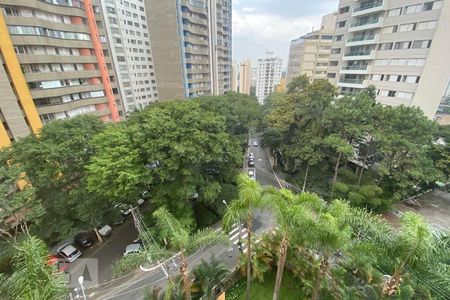 Apartamento à venda com 210m², 4 quartos e 3 vagas Apartamento à venda com 210m², 4 quartos e 3 vagasVista da Sacada