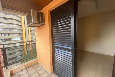 Apartamento à venda com 210m², 4 quartos e 3 vagas Apartamento à venda com 210m², 4 quartos e 3 vagasSacada da Suíte 1