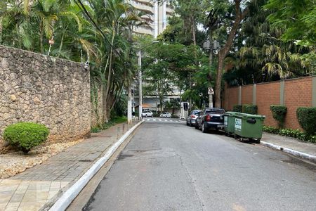 Apartamento à venda com 210m², 4 quartos e 3 vagas Apartamento à venda com 210m², 4 quartos e 3 vagasVista da Rua