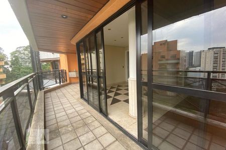 Apartamento à venda com 210m², 4 quartos e 3 vagas Apartamento à venda com 210m², 4 quartos e 3 vagasSacada