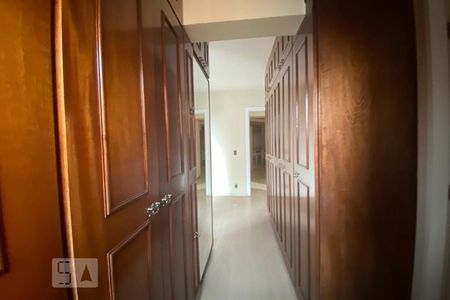 Apartamento à venda com 210m², 4 quartos e 3 vagas Apartamento à venda com 210m², 4 quartos e 3 vagasCloset da suíte 1