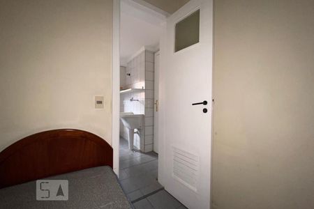 Apartamento à venda com 210m², 4 quartos e 3 vagas Apartamento à venda com 210m², 4 quartos e 3 vagasQuarto de Serviço