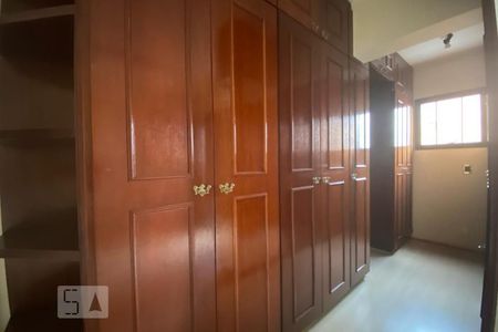 Apartamento à venda com 210m², 4 quartos e 3 vagas Apartamento à venda com 210m², 4 quartos e 3 vagasCloset da suíte 1