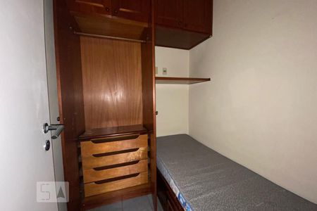 Apartamento à venda com 210m², 4 quartos e 3 vagas Apartamento à venda com 210m², 4 quartos e 3 vagasQuarto de Serviço
