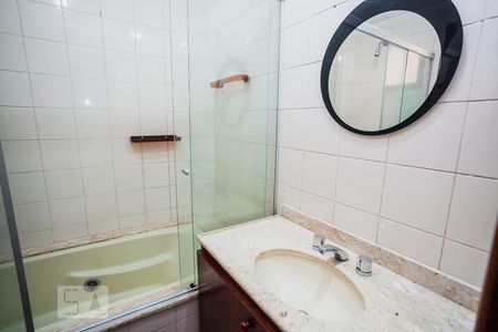 Apartamento à venda com 135m², 3 quartos e 2 vagasBanheiro da suíte