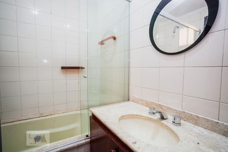 Apartamento à venda com 135m², 3 quartos e 2 vagasBanheiro da suíte