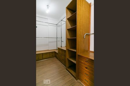 Apartamento à venda com 260m², 5 quartos e 4 vagasSuíte 2 - Closet