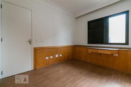 Apartamento à venda com 260m², 5 quartos e 4 vagasQuarto 2