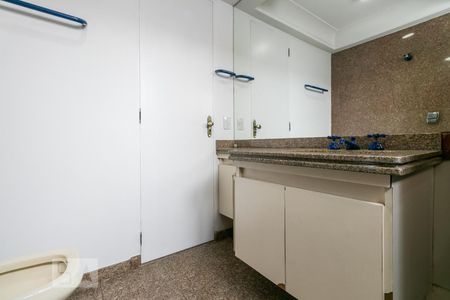 Apartamento à venda com 260m², 5 quartos e 4 vagasBanheiro 4