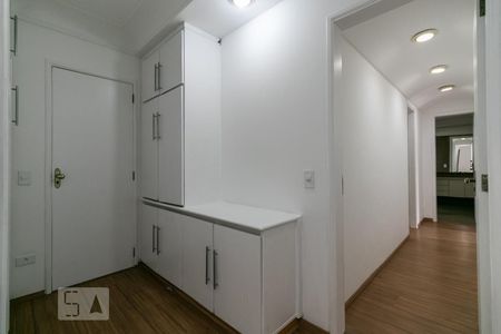 Apartamento à venda com 260m², 5 quartos e 4 vagasCorredor Armários