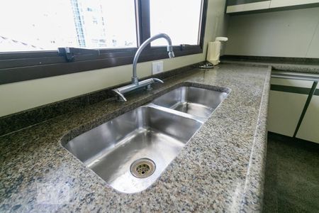 Apartamento à venda com 260m², 5 quartos e 4 vagasCozinha - Pia