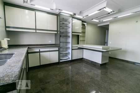 Apartamento à venda com 260m², 5 quartos e 4 vagasCozinha