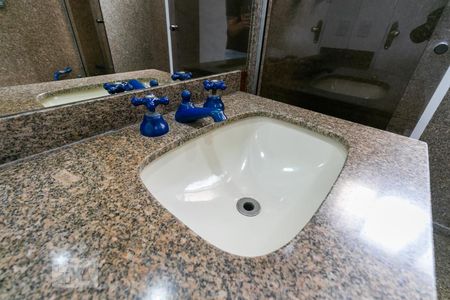 Apartamento à venda com 260m², 5 quartos e 4 vagasBanheiro 4