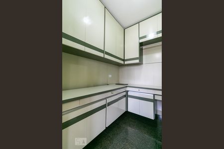 Apartamento à venda com 260m², 5 quartos e 4 vagasÁrea de Serviço - Dispensa
