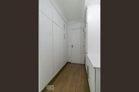 Apartamento à venda com 260m², 5 quartos e 4 vagasCorredor Armários