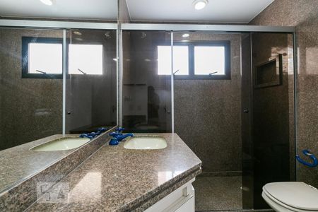 Apartamento à venda com 260m², 5 quartos e 4 vagasBanheiro 4