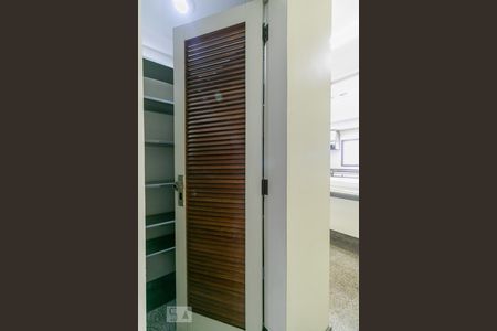 Apartamento à venda com 260m², 5 quartos e 4 vagasCozinha - Dispensa