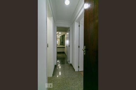 Apartamento à venda com 260m², 5 quartos e 4 vagasCorredor Suítes, Quartos e Banheiros