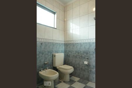 Casa à venda com 170m², 3 quartos e 2 vagasBanheiro