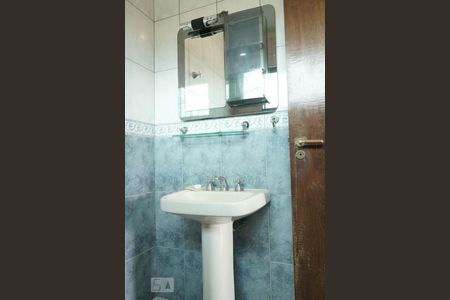 Casa à venda com 170m², 3 quartos e 2 vagasBanheiro