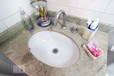 Apartamento para alugar com 74m², 2 quartos e 1 vaga Apartamento para alugar com 74m², 2 quartos e 1 vagaPia - Banheiro