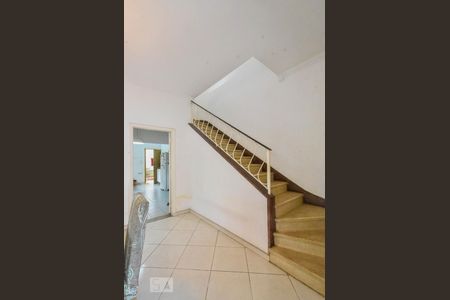 Casa à venda com 200m², 4 quartos e 1 vagaEscada