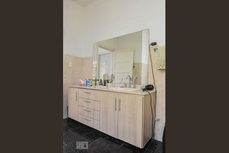 Casa à venda com 200m², 4 quartos e 1 vagaBanheiro 01