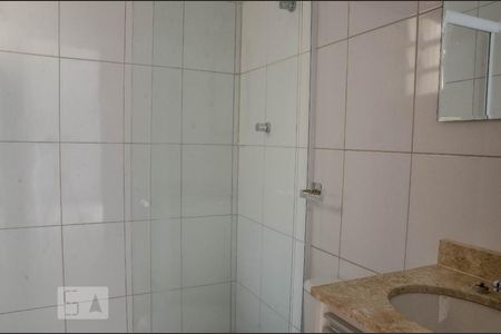 Banheiro da Suíte 1 de casa de condomínio para alugar com 2 quartos, 70m² em Jardim Peri, São Paulo