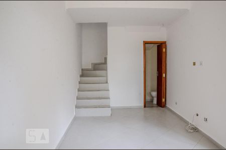 Sala de casa de condomínio para alugar com 2 quartos, 70m² em Jardim Peri, São Paulo