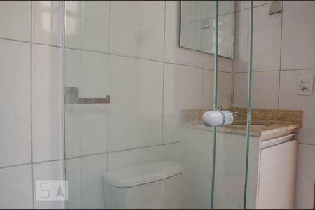 Banheiro da Suíte 2 de casa de condomínio para alugar com 2 quartos, 70m² em Jardim Peri, São Paulo