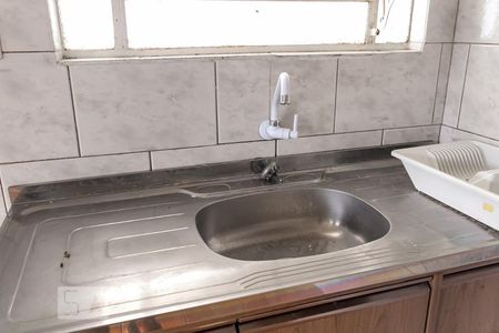 Cozinha - Torneira de casa de condomínio para alugar com 2 quartos, 70m² em Medianeira, Porto Alegre