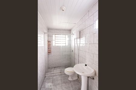 Banheiro de casa de condomínio para alugar com 2 quartos, 70m² em Medianeira, Porto Alegre